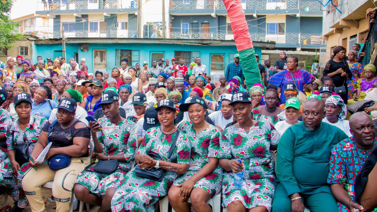 HonOloweolasupo's tweet image. A big appreciation to our wonderful women of Agboyi Ketu, thanks for your support. Thanks for supporting this movement #SP2023 #Vision2023 #NewVision #APC 
Together we shall achieve greatness.