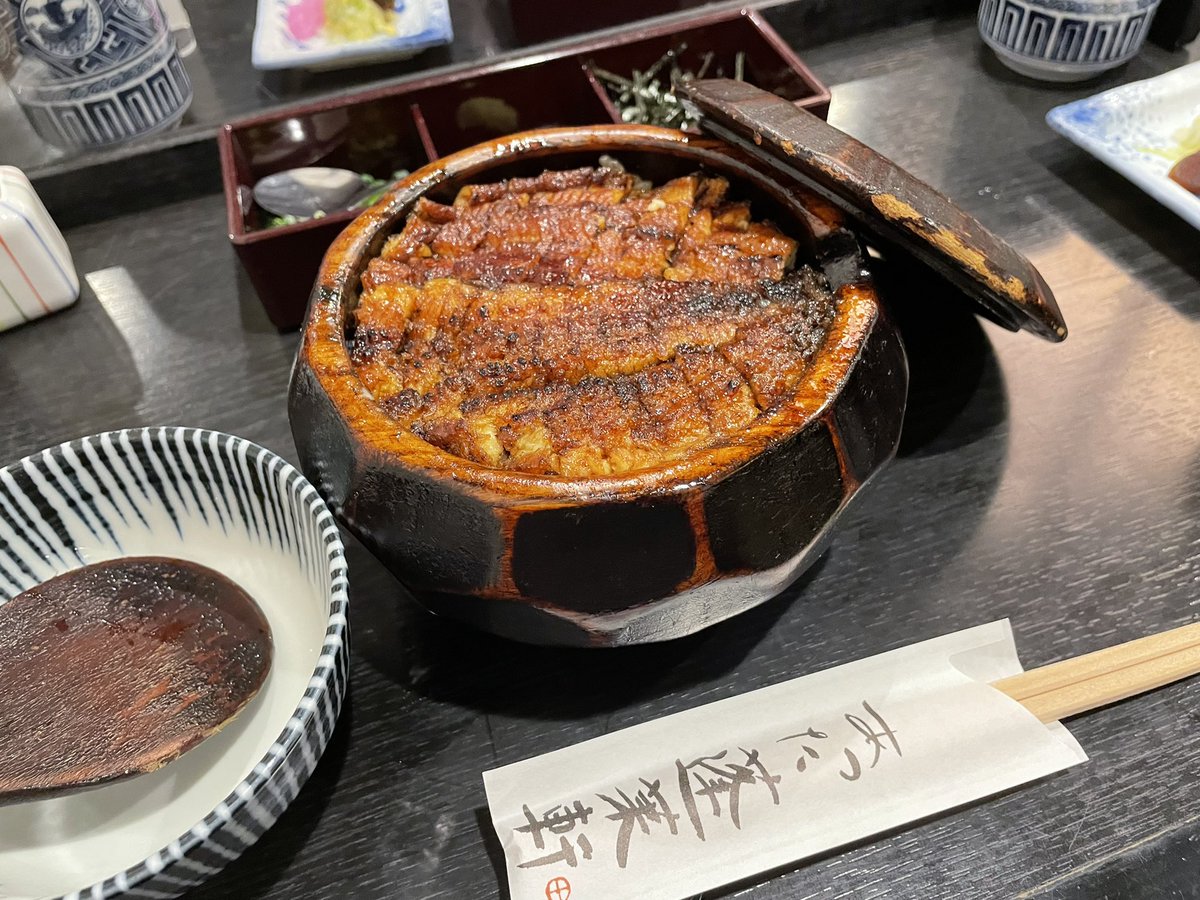 lisayasuda's tweet photo. 『大好きすぎる名古屋グルメ』

大の名古屋名物好きの私は、今回も美味しすぎて幸せいっぱいでした🥹🤍
味噌風呂に浸かりたい🛁

※味噌カツのメインはもちろん味噌ね🤭

#名古屋飯　#名古屋名物　#名古屋　#味噌煮込みうどん　#コメダ珈琲　#味噌カツ　#ひつまぶし https://t.co/Jo6i8Wwsoo