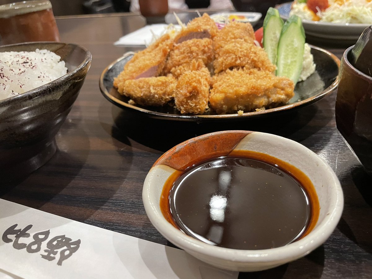 lisayasuda's tweet photo. 『大好きすぎる名古屋グルメ』

大の名古屋名物好きの私は、今回も美味しすぎて幸せいっぱいでした🥹🤍
味噌風呂に浸かりたい🛁

※味噌カツのメインはもちろん味噌ね🤭

#名古屋飯　#名古屋名物　#名古屋　#味噌煮込みうどん　#コメダ珈琲　#味噌カツ　#ひつまぶし https://t.co/Jo6i8Wwsoo