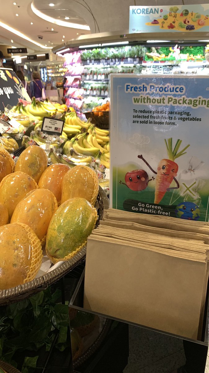 ginamaldonado_'s tweet photo. The irony of this sign at the supermarket 🤦🏽‍♀️ when will they stop wrapping every single veg and fruit in plastic? #HongKong https://t.co/u0nl1Iar8H