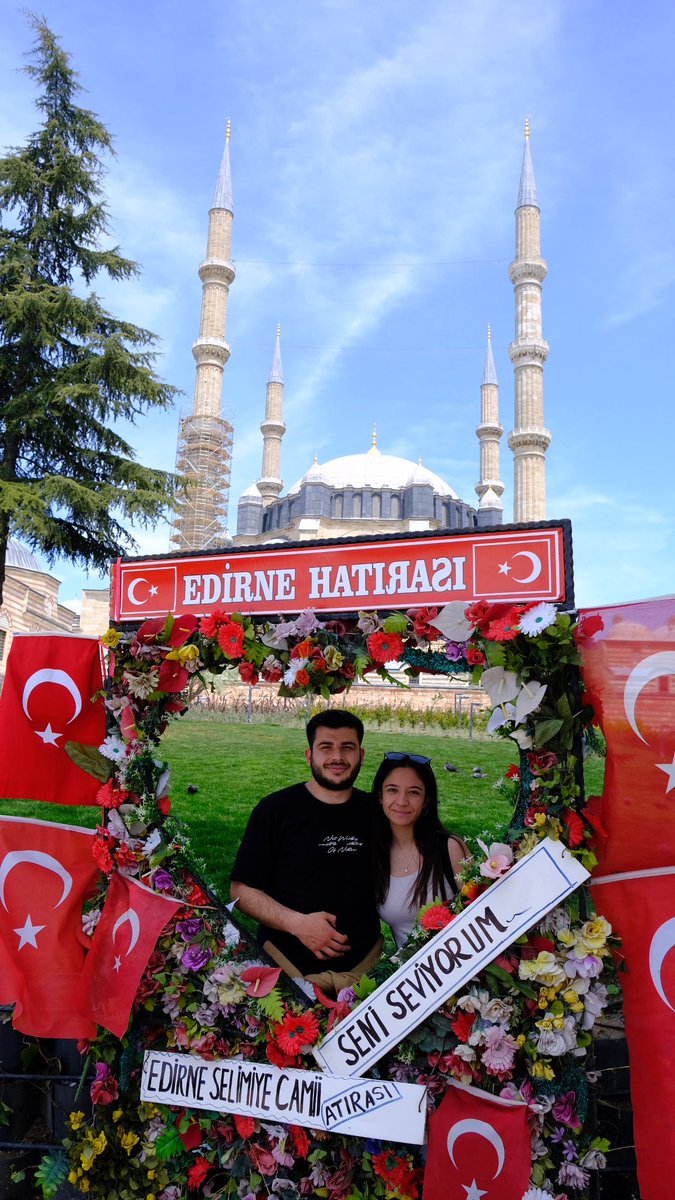 Çünkü sen varsın diye 🖤