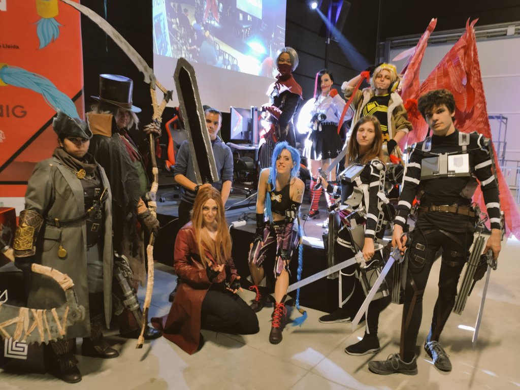 Gamesportselect's tweet photo. També, agraïment a @ScarpyCosplay i tot el seu equip més els participants de la concurs de #cosplay !

Brutal el nivell i el detall d'aquestes magnífiques recreacions dels nostres herois i personatges favorits. 

Una passada! https://t.co/PsIEIE8VoU