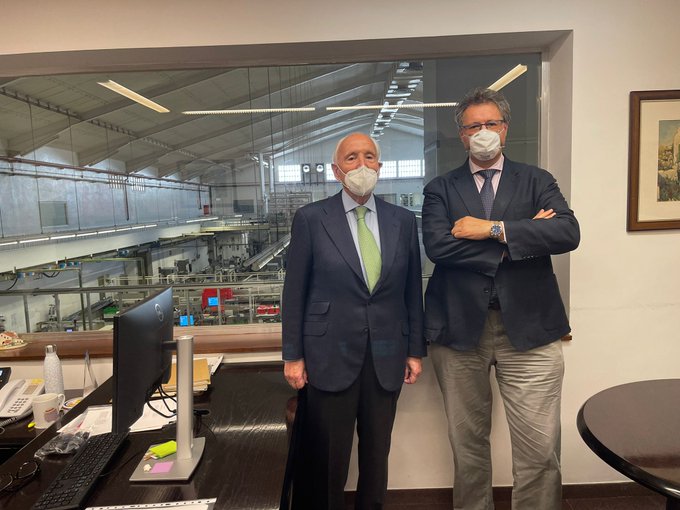 📢Presentada con éxito la FERIA SINE DOLORE de Salut i Bienestar a D. Francisco Tutzo, Presidente del #Círculo_de_Economía_de_Menorca, en la fábrica de #El_Caserio.

☀️Una actividad más para el #SINEDOLOREWORLDPARK2023

#FundacionSineDolore #Menorca #eHealth #Balearesenpositivo