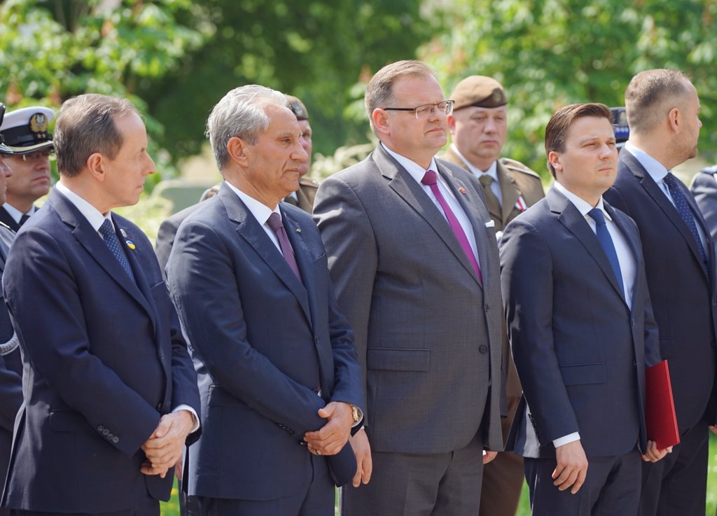 Kombatanci's tweet photo. Przy pomniku #MonteCassino w #Warszawa właśnie odbywają się obchody 78. rocznicy rozpoczęcia jednej z najsłynniejscych bitew II wojny światowej. Wraz z Kombatantami i Weteranami oddajemy hołd zwycięskim żołnierzom #2KorpusPolski oraz ich dowódcy #GenAnders. https://t.co/btDJgcyf9Y