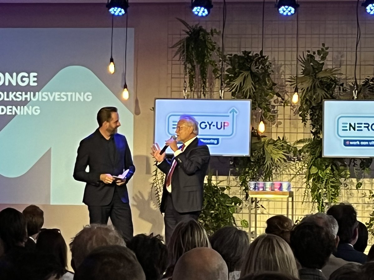 Vandaag bij #EnergyUp. Zo’n 500 professionals bij elkaar die dagelijks bezig zijn met de energietransitie. Goede energie en zoveel kansen om te versnellen. Daarbij zijn Opleiden, OPschalen en OPleuken cruciaal! #⬆️