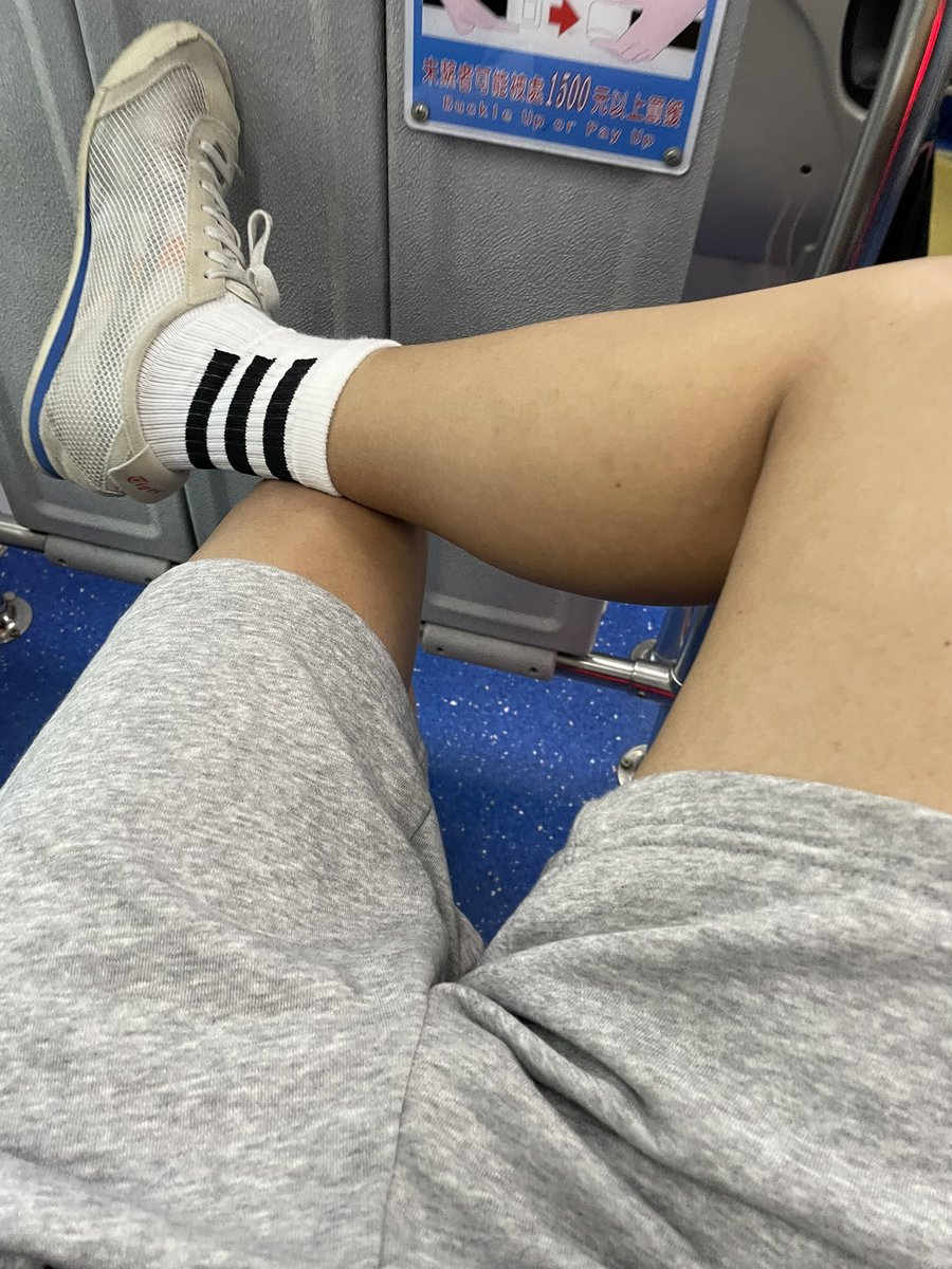 shinkitaken's tweet photo. 白襪日常。
#白襪 #小腿 https://t.co/FC04Cv0O9N