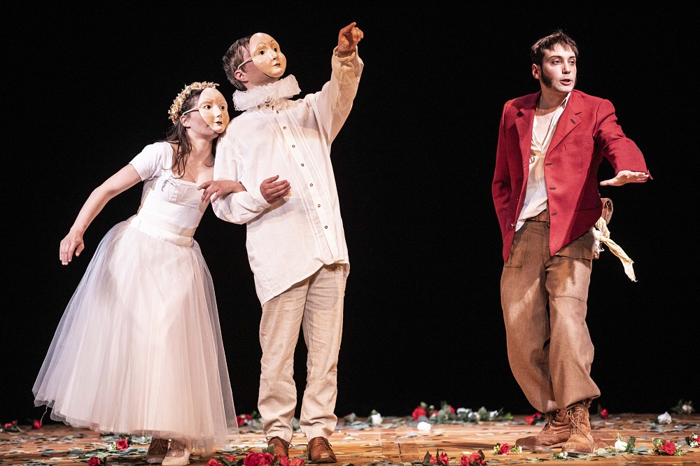 Où voir les artistes JTN
— Marjolaine Mansot, créatrice costumes
— Sylvain Debry, acteur
dans
LÉONCE ET LÉNA de Georg Büchner
Mise en scène @LMobihan 
11-13 mai <a href="/LeMontansier/">Théâtre Montansier</a> 
photo <a href="/jlouisFotos/">Jean-Louis Fernandez</a> 
production Théâtre Montansier