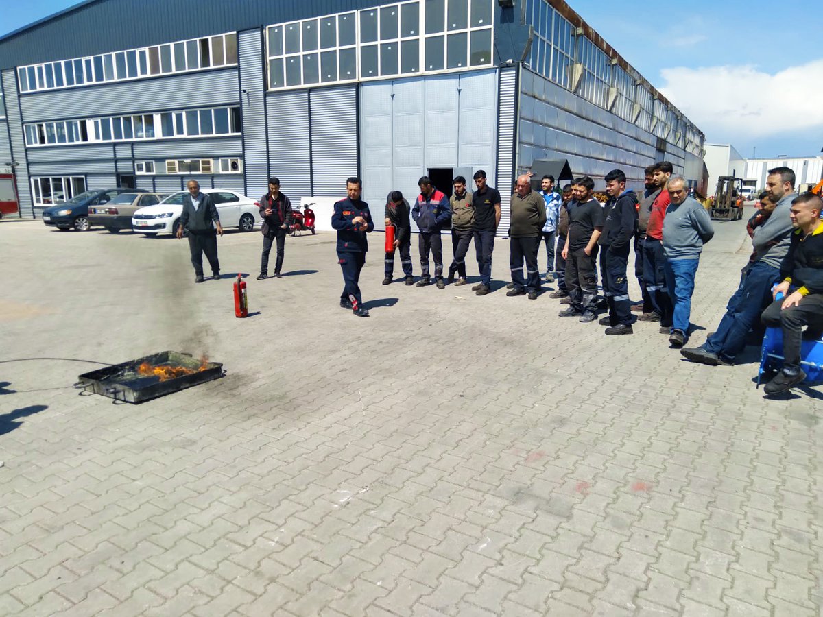 AnilTarimAS's tweet photo. Firmamız bünyesinde, Konya OSB İtfaiyesi ile yangın eğitimi ve tatbikatı yapılmıştır.

#anılyatağanlı #tarimmakinaları #konya #eğitim https://t.co/eDYlMDqRxW