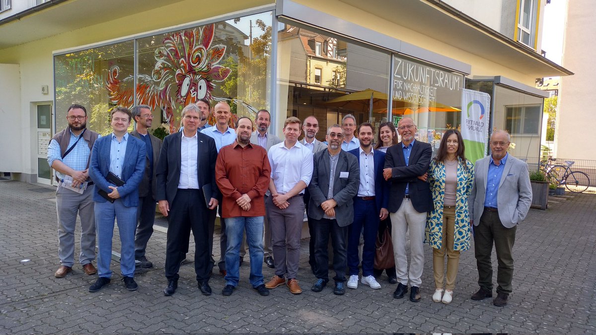 ITAS_KIT's tweet photo. Finał day of the EPTA directors meeting in #Karlsruhe: Discussion with Holger Hanselka, President of @KITKarlsruhe, and insights in the ITAS #RealWorldLab for sustainability @quartierzukunft!
#TechnologyAssessment #ParliamentaryTA @TABundestag https://t.co/FYnbwfR3Sq