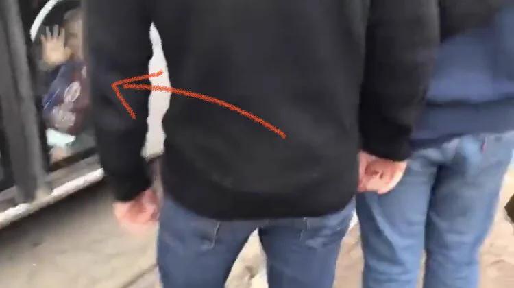 バスのここに人がいるのビビったw  