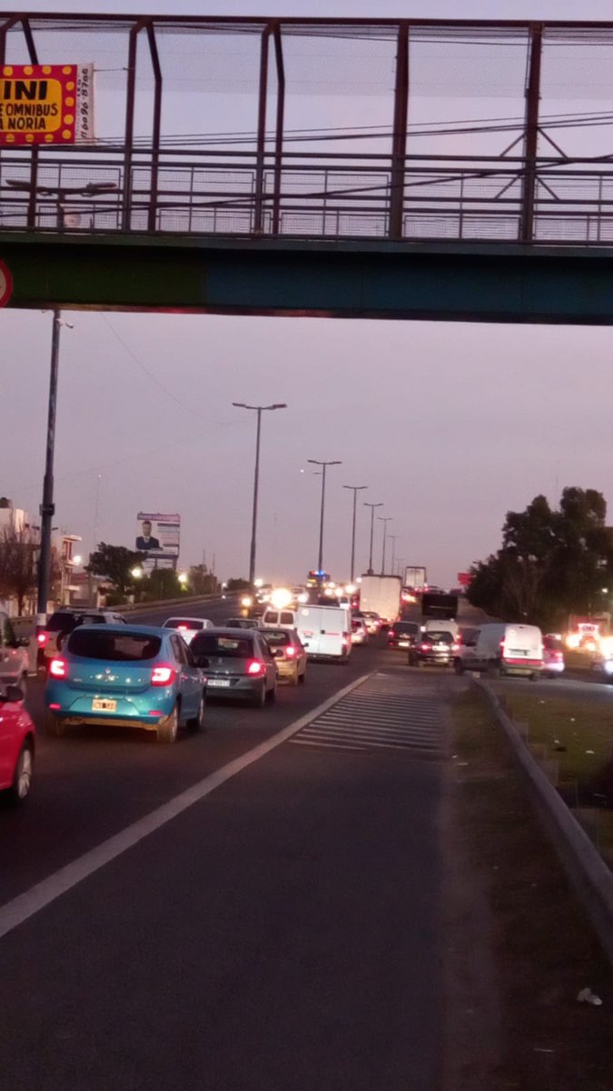 LomasTransito's tweet photo. Au Camino Negro, el Tránsito circula con demoras desde Recondo en su sentido a Caba https://t.co/j9ojEGSpLE