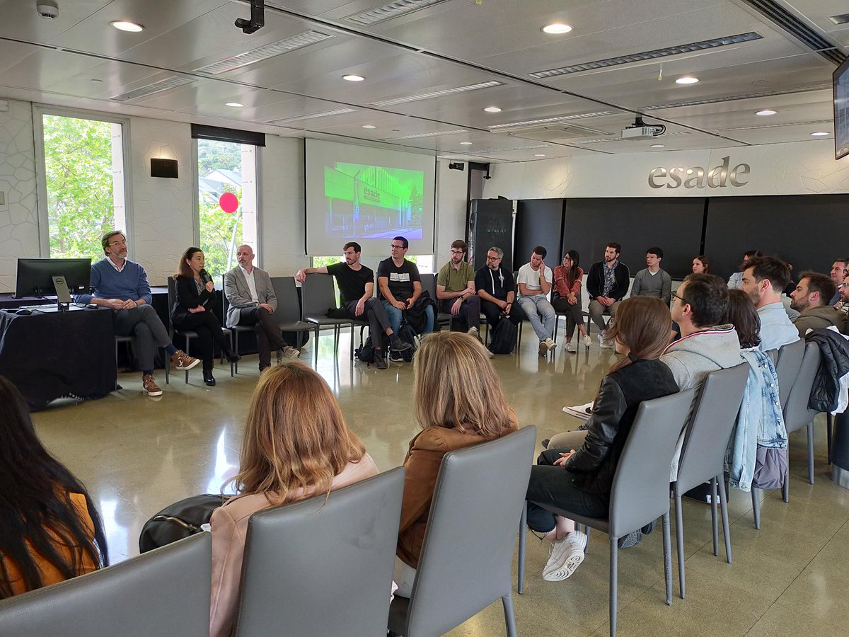 EsadeExecEd's tweet photo. Los participantes de los #EsadeExecMasters en Barcelona (#EsadeEMMV, #EsadeEMDB, #EsadeEMBA y #EsadeEMIM) finalizaron el módulo común en el que Ignasi Martí imparte la asignatura de Liderazgo Social, mediante la cual conseguimos formar a líderes responsables.
#EsadeExec https://t.co/PAf4NCvHUc