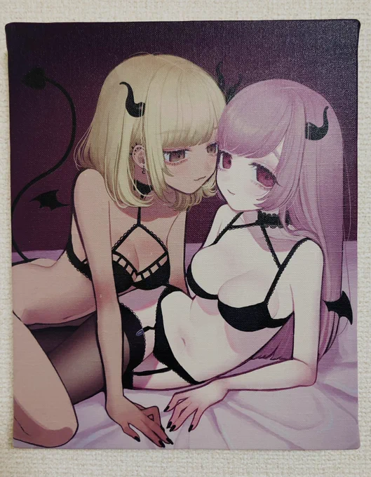 以前展示会の際に作ったこちらの複製画も持っていきますサキュバスちゃん百合F3号(273mm × 220mm)#デザフェス55#デザインフェスタ55 
