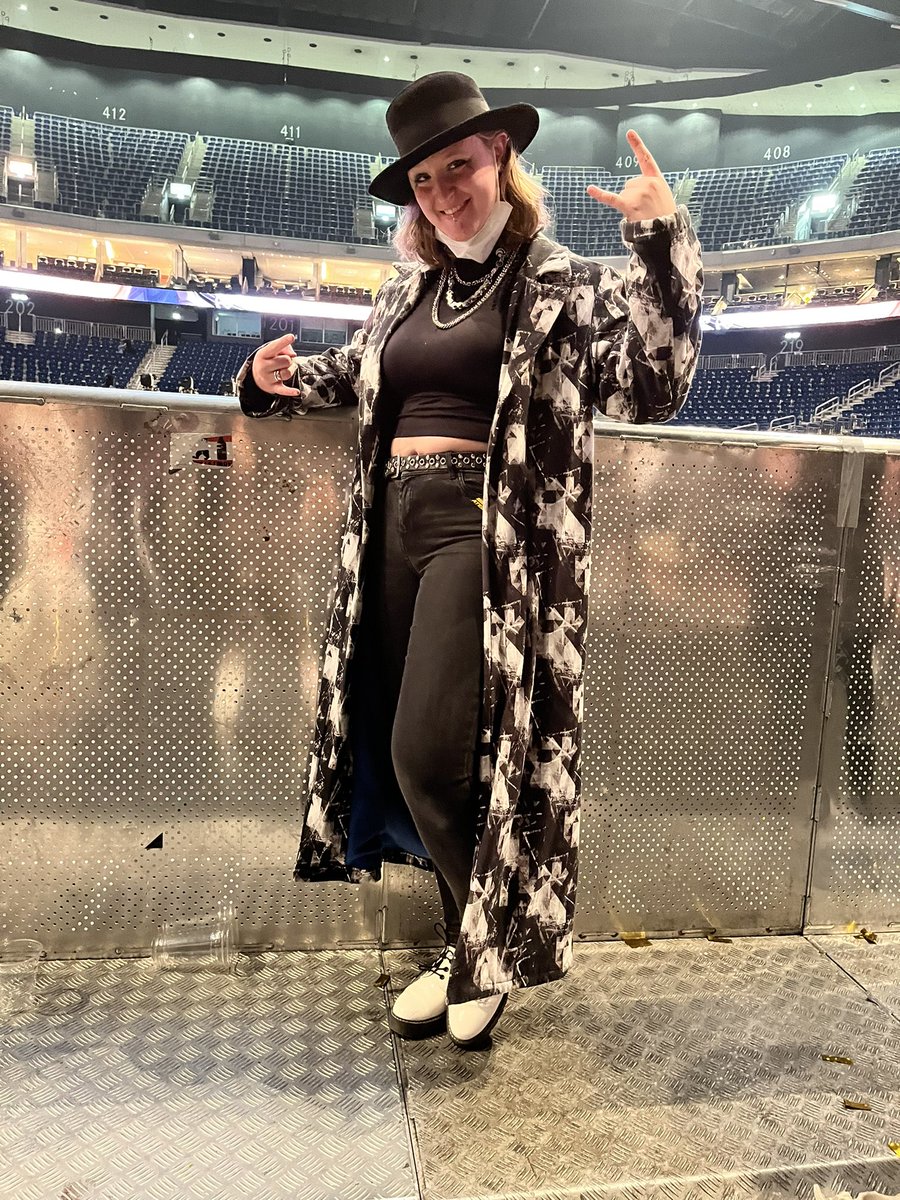 In2youL's tweet photo. Ateez in Berlin D-1
Hope you recognized my reference at the high wave 🥰 the moment I saw the MV for Answer I knew I had to sew this coat and wear it to your concert 😍
Love you @ATEEZofficial #ATEEZWORLDTOUR2022 #ATEEZinBerlin #ATEEZinBerlin_D1 #ATEEZ #8makes1team #2makes1dream https://t.co/zGn4Jr56hf