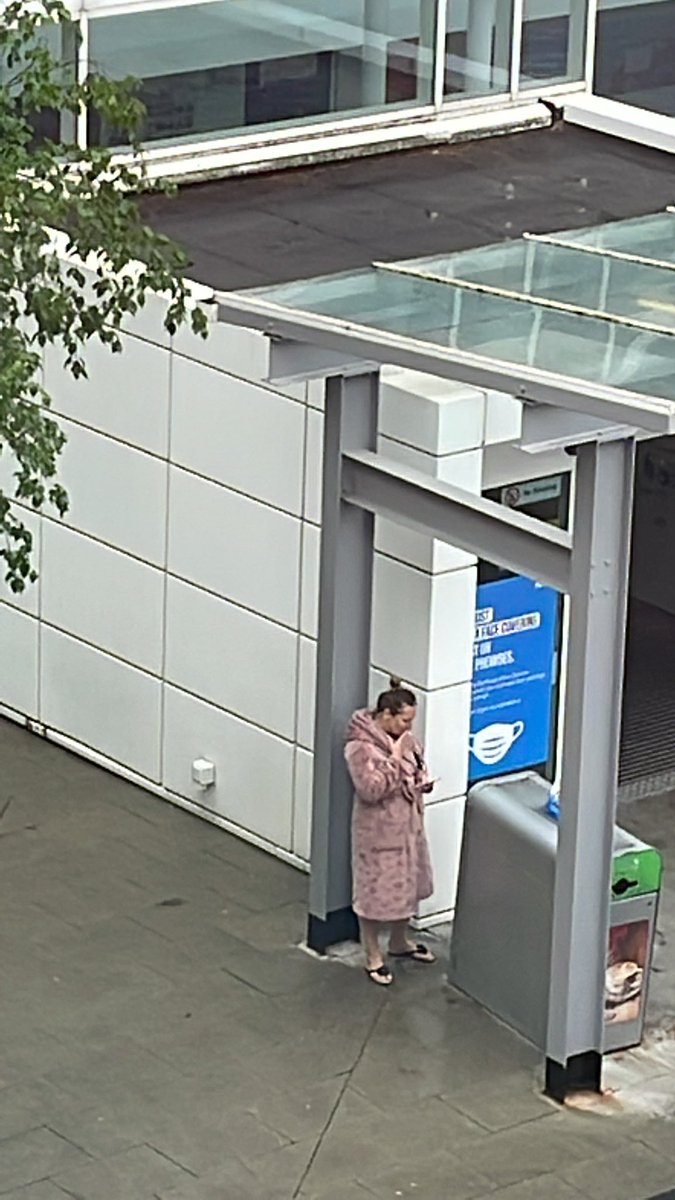 deantoms's tweet photo. @NNUH @PatientExp_NNUH SMOKING by door https://t.co/PwuQoPfOHT
