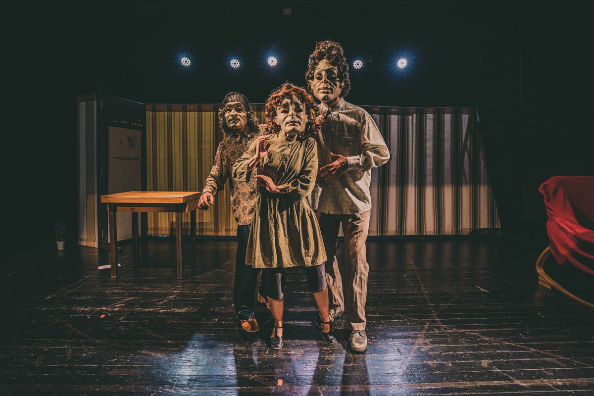🎭 VPO
.
📢 ¡Estrena!
👉 13 i 14 de maig a les 20h
👉 15 de maig a les 19h
📍 Teatre Municipal Catalina Valls
🎟️ Entrades palmacultura.koobin.cat/vpo
.
.
#ciamigrants 
#vpociamigrants 
#teatregestual 
#masktheatre 
#mascaraexpresiva 
#mallorca