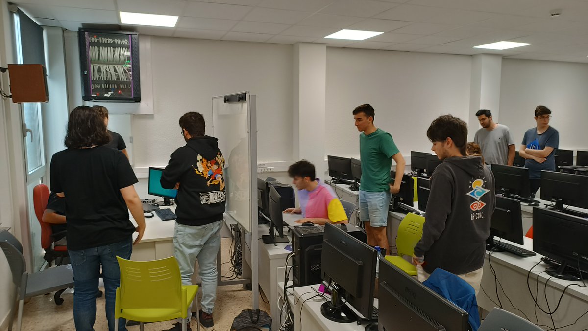 ENTI_BCN's tweet photo. Alumnes de @ruthsofhia en ple #PLAYTESTING on proven els jocs dels companys i donen valoracions estandaritzades que els permeten seguir l'evolució i millora dels seus projectes com es fa al sector #professional
#CDI #CAVJA #ENTILife https://t.co/9olqu7NXoJ