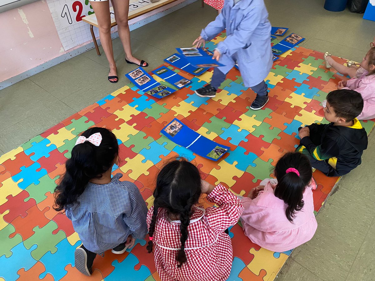 CeipHernandez's tweet photo. Los alumnos educación infantil del CEIP Miguel Hernández han disfrutado de la visita de las alumnas de la UVA de ciencias sociales.
@educacyl @UVa_es https://t.co/eJVmzOkZ0G