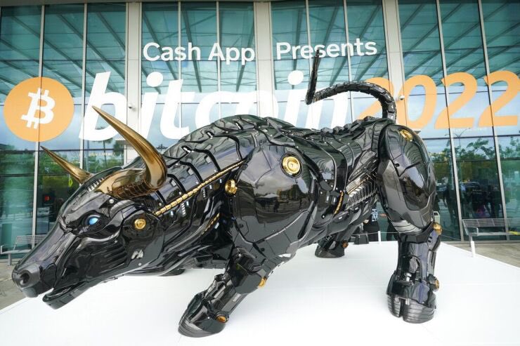 AshCrypto's tweet photo. Whole market crashed because this bull don’t have balls https://t.co/lQU4scg12h