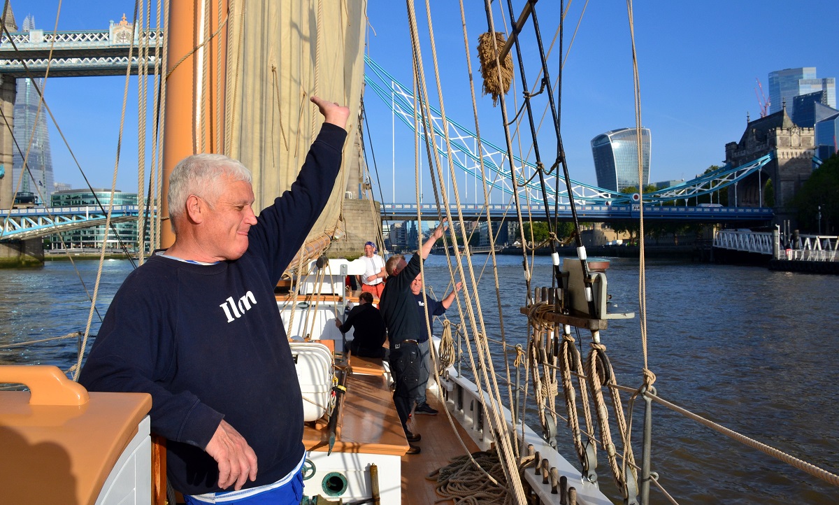 RuairiOConchuir's tweet photo. The mighty Ilen @ilenproject gleams under London's early morning light as she and her crew bid a fond farewell to London & the River Thames.
#limericktolondon #ilen #skdocks #londonmarina #towerbridgelondon #Limerick https://t.co/QTj5Br3AHF