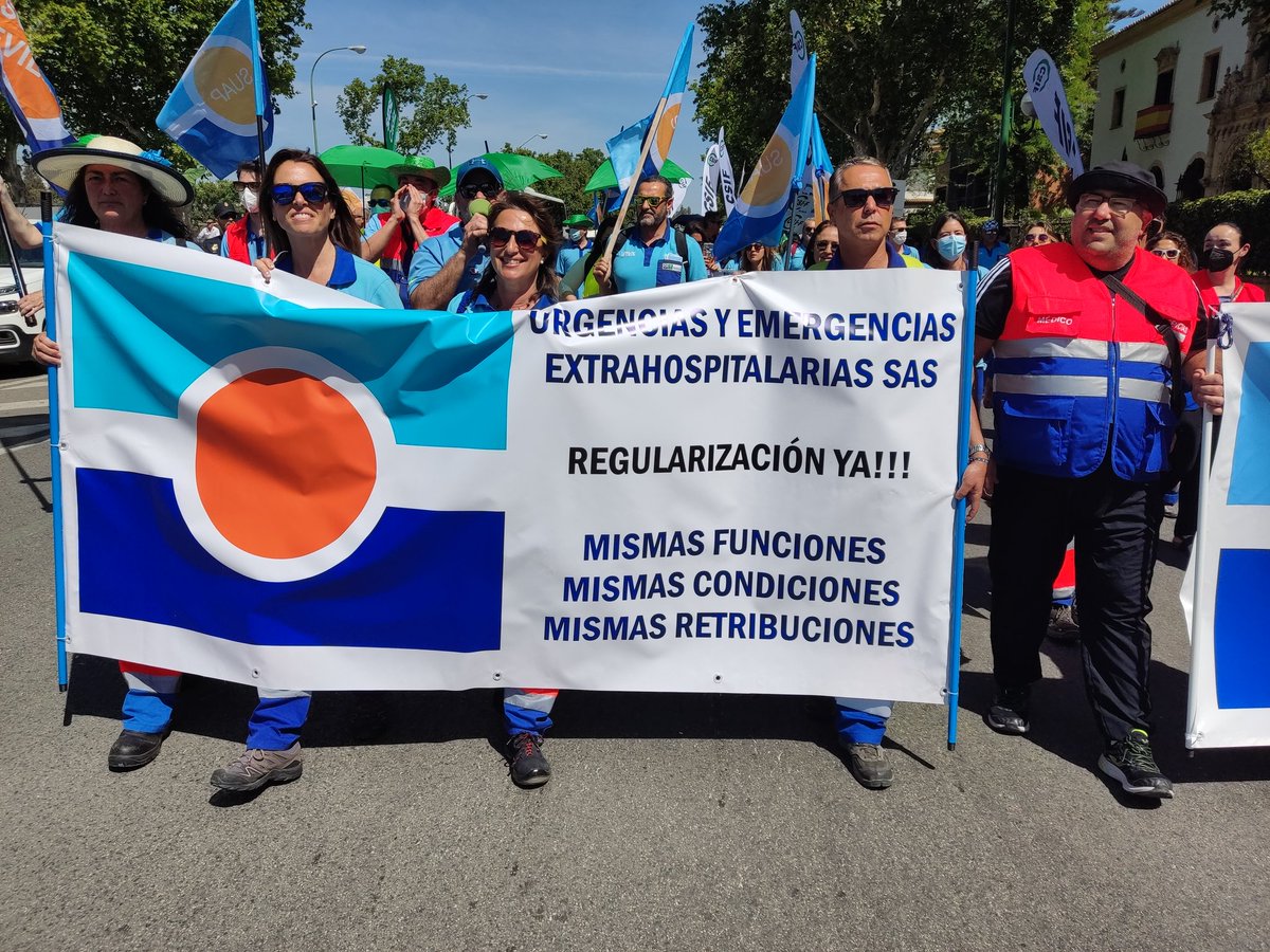 InmaCobos's tweet photo. #MareaAzul
#SUAPDigno
#SUAPVisible
#MismasFuncionesMismasCondiciones

FELICIDADES COMPAÑER@S POR ESTAR UNIDOS

Sevilla. Por las Urgencias de Atención Primaria https://t.co/d3ufqMuOxq