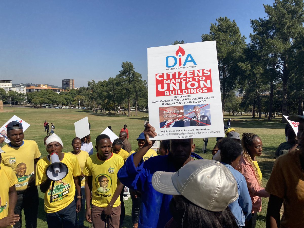 niehaus_carl's tweet photo. Participating in the #PeoplesMarch to the Union Buildings that #LoadsheddingMustFall. We are hading over a Memorandum and Petition of 500 pages with more than 47 000 signatures. https://t.co/2LA85aTJzY
