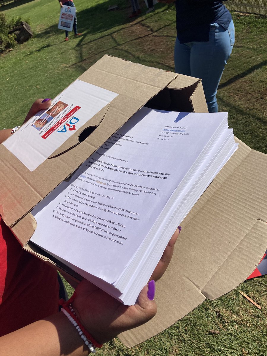 niehaus_carl's tweet photo. Participating in the #PeoplesMarch to the Union Buildings that #LoadsheddingMustFall. We are hading over a Memorandum and Petition of 500 pages with more than 47 000 signatures. https://t.co/2LA85aTJzY