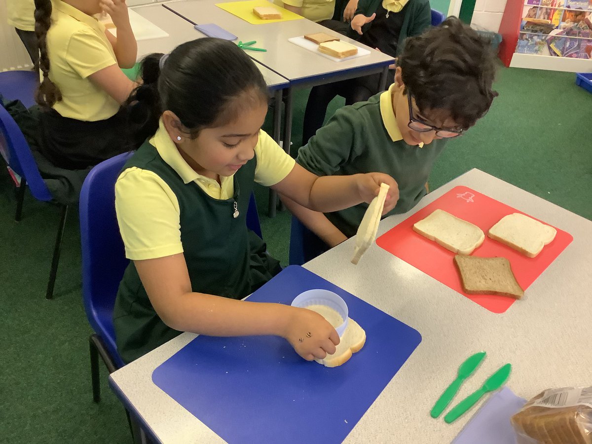 StCuthbertsPrm's tweet photo. We have been following our designs to make animal themed healthy sandwiches this morning, @Baxter10Jonny #foodtechnology #healthyeating #stdavidsclass https://t.co/VjpeDxzY5O