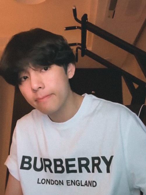 Suzy said she loves denmark, paris, jeju and now london wbk her travel buddy is