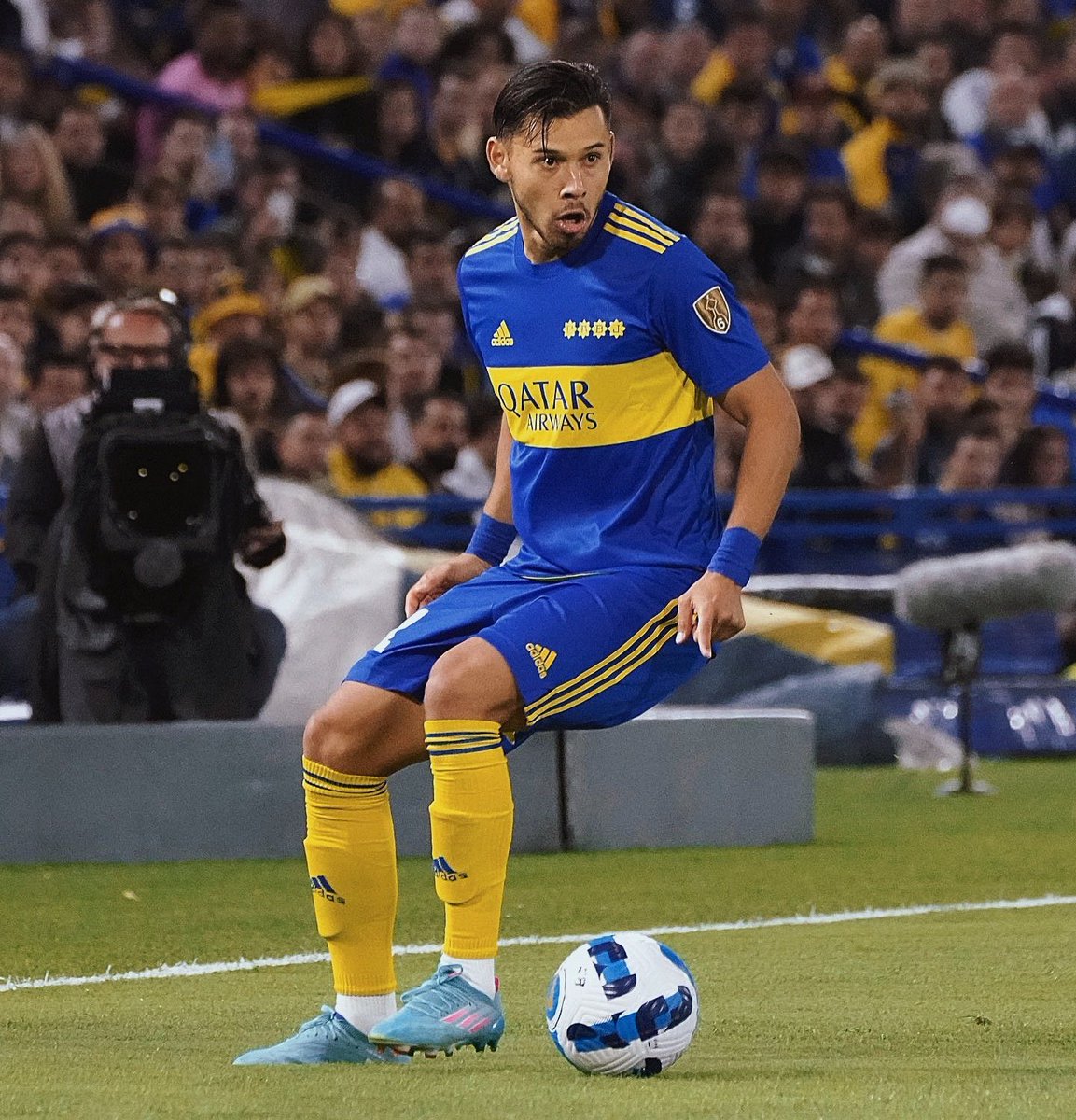 EmilianoRaddi's tweet photo. 📊 Óscar Romero, entre los jugadores de #Boca, vs. Defensa y Justicia:

- 1 asistencia.
- 1° en toques de pelota (86).
- 1° en pases precisos a campo rival (26).
- 1° en recuperaciones (7).
- 1° en duelos ganados (13).
- 1° en infracciones recibidas (4).

Vía @DataRef_ https://t.co/cOweH9qA4t