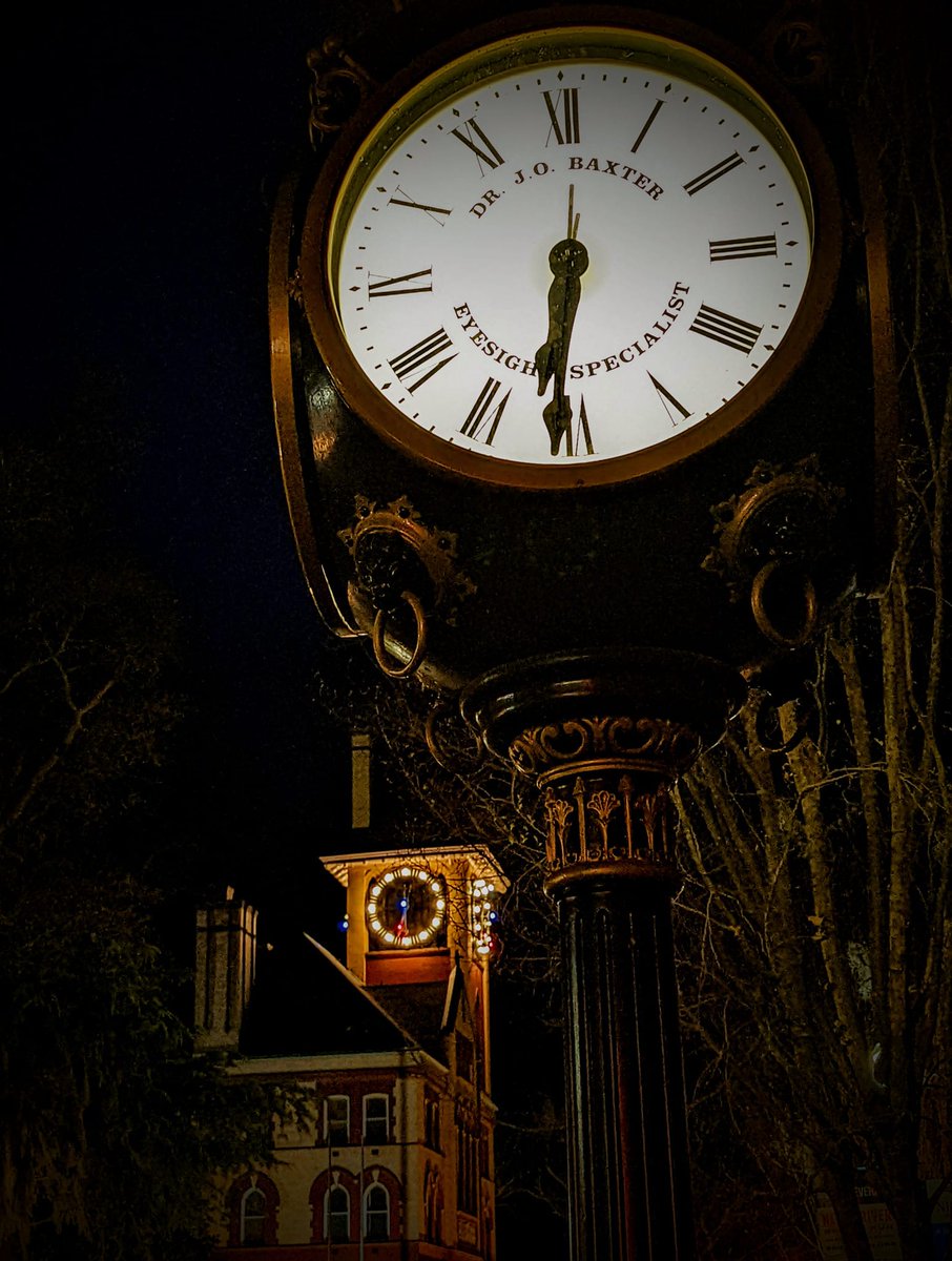 VisitNewBern's tweet photo. The four-faced Baxter clock, originally installed in 1920, is listed on the National Register and is one of of few that still remains in the country. #historylovers #baxtersclock #downtownnewbernnc ๐ท Tom Whitwam https://t.co/XKz6iF3qZ1