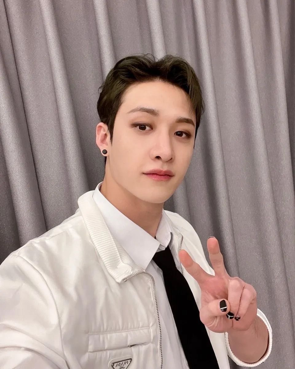 Can you see a bit seaweed color on my head? I mean my hair.