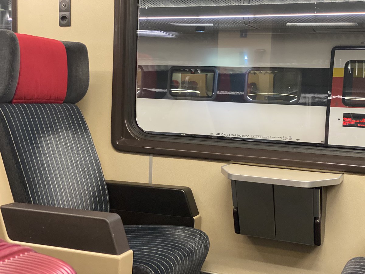 ItsMsMoses's tweet image. Landed to on a train in less than 20 mins (including picking up lunch) ahhh it’s good to be back in cheeseland