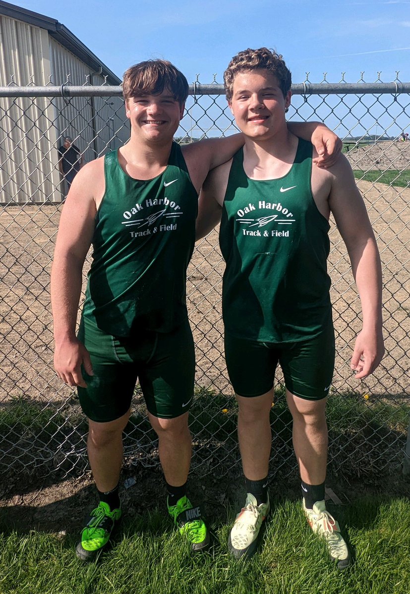 OHHSmensTF's tweet photo. A huge congratulations to our own Evan Hall (sophomore) who is the SBC Runner up in the shot put throwing a massive 50ft 3inches last night. Freshman Jacob Ridener also earned a 7th place finish throwing a PR of 39ft 4inches. Great Job Rockets! https://t.co/xaZnE7UsHu