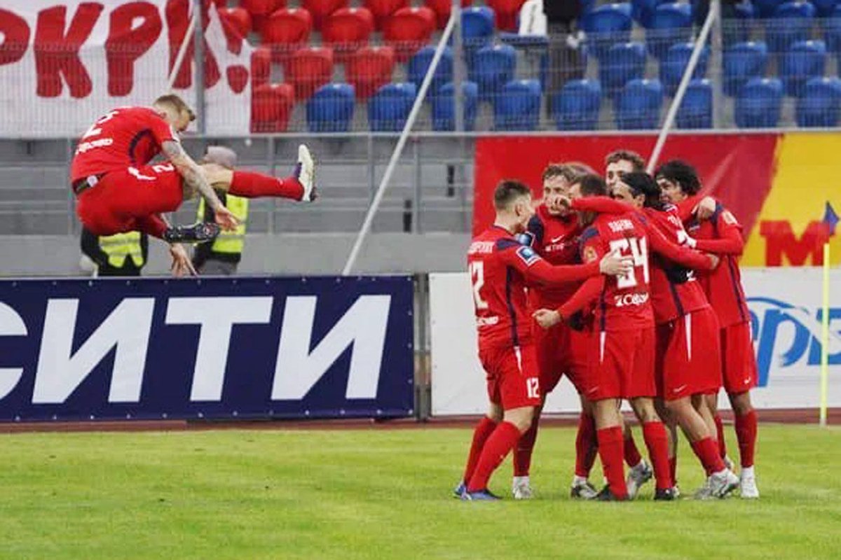 Гибкая позиционная атака с ромбом, множество алгоритмов владения, высокая линия обороны - это всё об игре "Енисея" Вадима Гаранина.

Тактический разбор "Енисея" перед полуфиналом Кубка России:

counterpress.ru/gibkij-romb-v-…