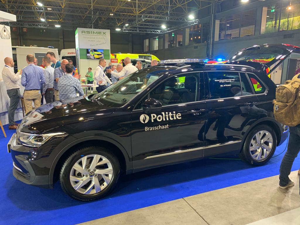 PZBrasschaat's tweet photo. Ons nieuwe voertuig voor overlastpatrouilles en interventie staat momenteel te blinken op de vakbeurs voor onder meer politiediensten @Infopol Xpo112
Binnenkort zal deze wagen dan ook verschijnen in het straatbeeld van onze zone
#vakbeurs #interventie #overlast #infopol https://t.co/9eItuEPbiQ