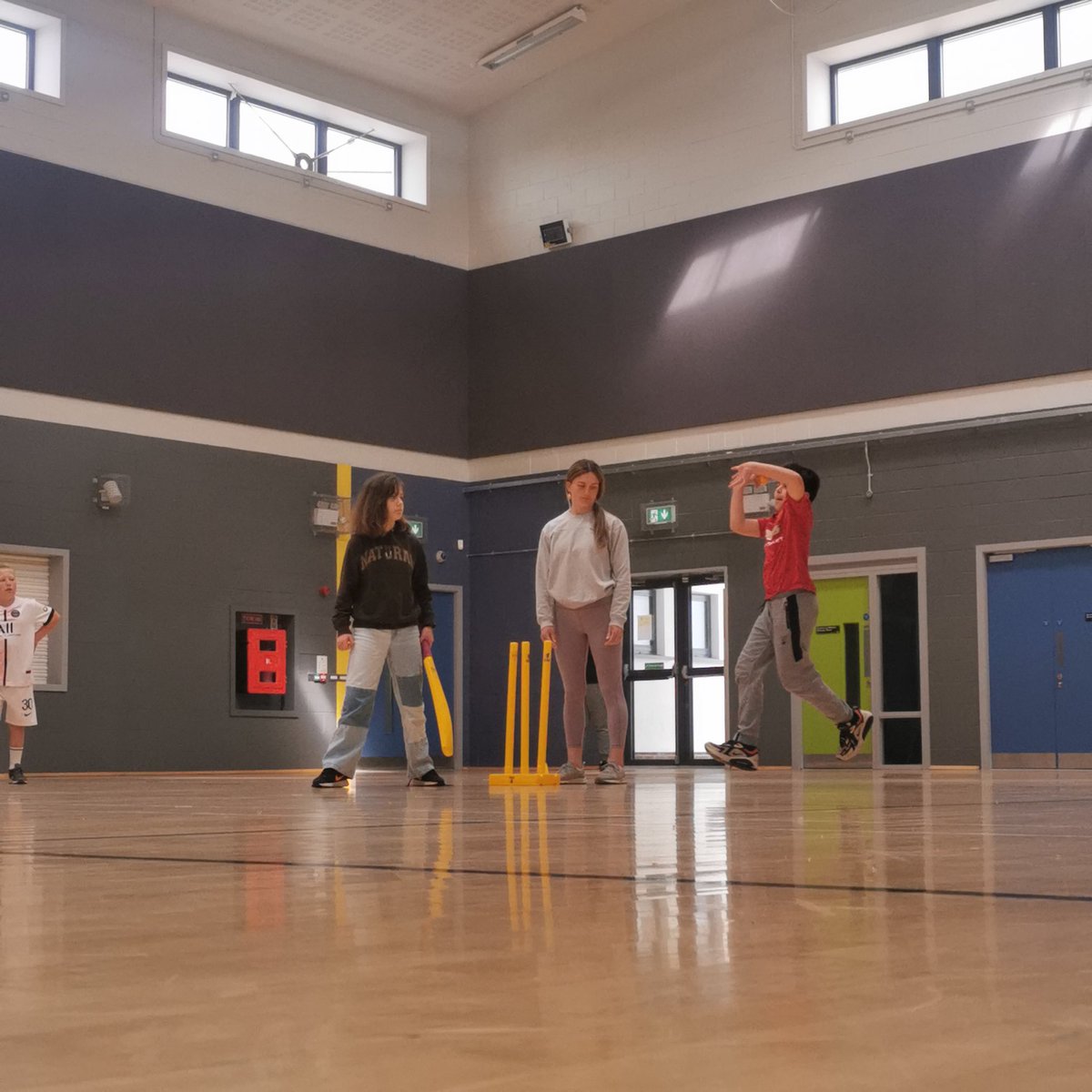 BalbrigganETNS's tweet photo. Brilliant fun and learning every week with our 'Irish International' cricket coach, Lara from @Balbriggancc @cricketleinster @OurBalbriggan @EducateTogether @BalbrigganIF @BalbrigganETPA @FingalSports @IrishWomensCric @LearningLoads #balbrigganloveslearning #balbrigganlovessport https://t.co/uoUMf6awzD