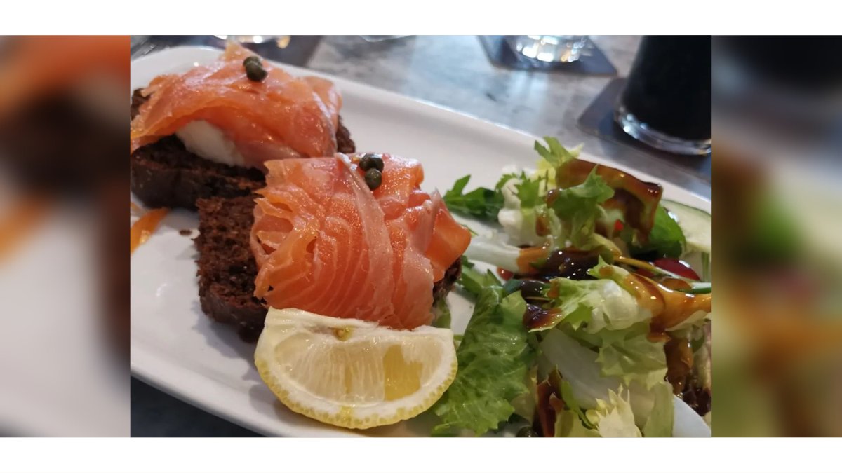 BaileyBarDublin's tweet photo. Smoked salmon on Guinness bread 🍣🥪 photo by @nicefoxx26 📸
⏰ Opening Hours: Mon - Wed & Sunday 12 - 10pm
Thurs 12 - 11.30pm
Fri & Sat 12pm - 12am
#BaileyBarDublin #BaileyPub #BaileyCafe #TheBailey #DublinPub #SmokedSalmon #Salmon #Guinness #GuinnessBread #Sandwich https://t.co/mrhYSNBSkJ