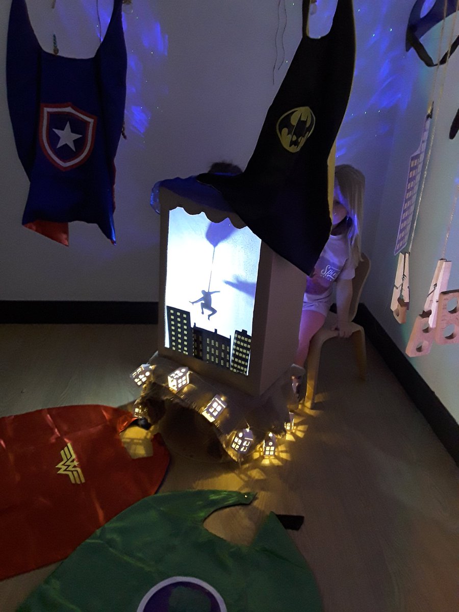 AshbridgeMaxy's tweet photo. Follow this thread for our superhero story dreaming studio session! Continuing & enhancing #Headghogs classroom learning topics through theatrical play, light and reflection @EYTalking @cosydirect @AshbridgeAteli1 @NDNAtalk #lightandshadowstudioatmaxy https://t.co/YbqUebJojj