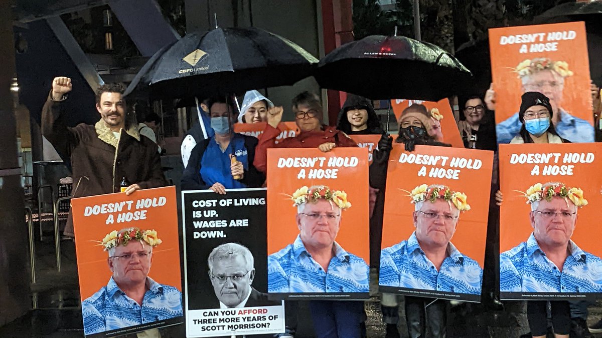 TimFrank34's tweet photo. Nothing @ScottMorrisonMP says in the debates matters. Cos he lies. He never takes responsibility. He is a dickhead you want to forget you knew.

Outside the @7NewsSydney studio with @nswnma @nswteachers @unionsaustralia @NSW_ETU @HSUNSW @unionsnsw 

#ScottMustGo
#AusVotes2022 https://t.co/pd774b9OwF
