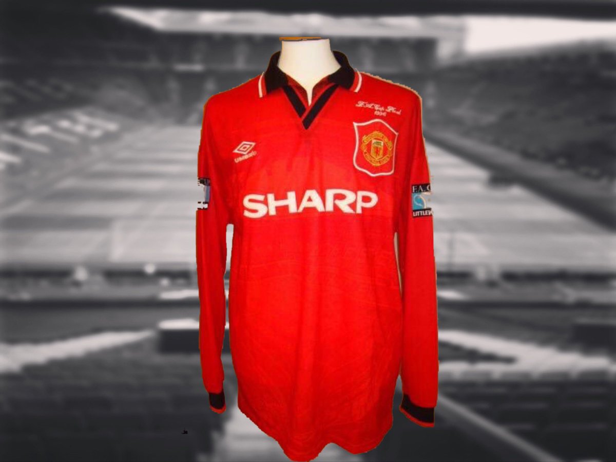 mufcshirts's tweet photo. OTD in 1996 #matchworn #mufc #spiceboys #creamsuits https://t.co/2gX111NSzX