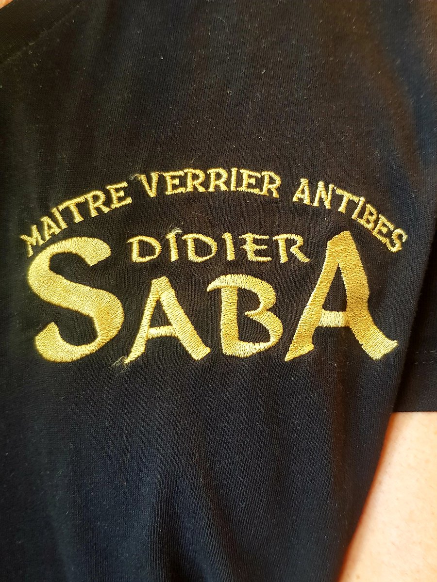 Le Député <a href="/EricPAUGET1/">Eric PAUGET</a> est devenu "artisan d'un jour" dans le cadre du Printemps de la Proximité initié par l' <a href="/U2P_france/">U2P</a>. Il s'est mis dans la peau d'un maître #artisan #verrier Didier Saba. Merci de sa participation active et à notre spécialiste de l'art de son accueil.