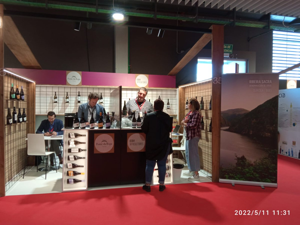 ribeirasacrado's tweet photo. La #DORibeiraSacra @Fenavin_Oficial, stand de la Xunta de Galicia. Y con la participación de las bodegas: #PontedaBoga #AlmadasDonas #RectoraldeAmandi #bodegaedv #DominiodoBibei #fincacuarta #ReginaViarum #RonseldoSil 
Próxima cita en @ProWein  
#ViticulturaHeroica https://t.co/LQH3SeiwVm
