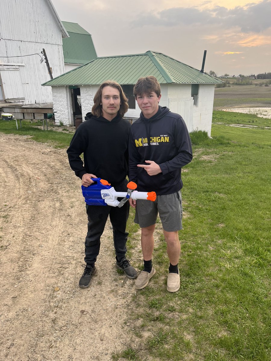 Bros 4
Idiots 2
Horrible morning for Chris #tooeasy