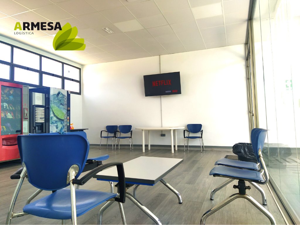 Armesa_logi's tweet photo. Vending, café, lavandería, duchas e incluso #Netflix. Todo esto y más ponemos a disposición de los conductores que vengan a realizar su actividad a nuestra base logística de Masamagrell.💯

Porque nos preocupamos por ellos y su #descanso.👍 https://t.co/CS8hzwNciy