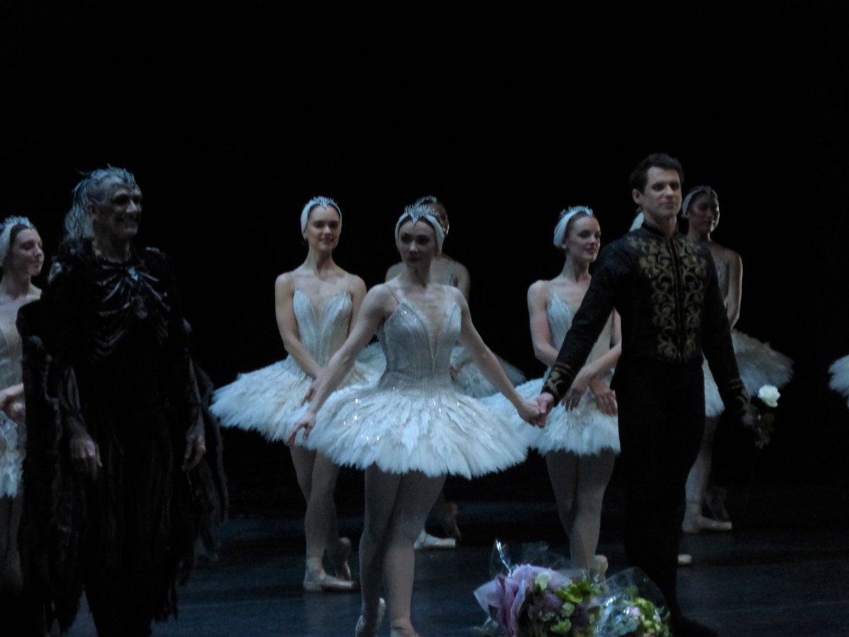 AuroraEstella's tweet photo. Curtain call photos from last night's #ROHSwanLake with @ClaireCalvert88 &amp; Nicol Edmonds making a double debut as Odette/Odile &amp; Prince Siegfried, under the literal wing of @balletboy09's Von Rothbart! https://t.co/gkszpw1HLA