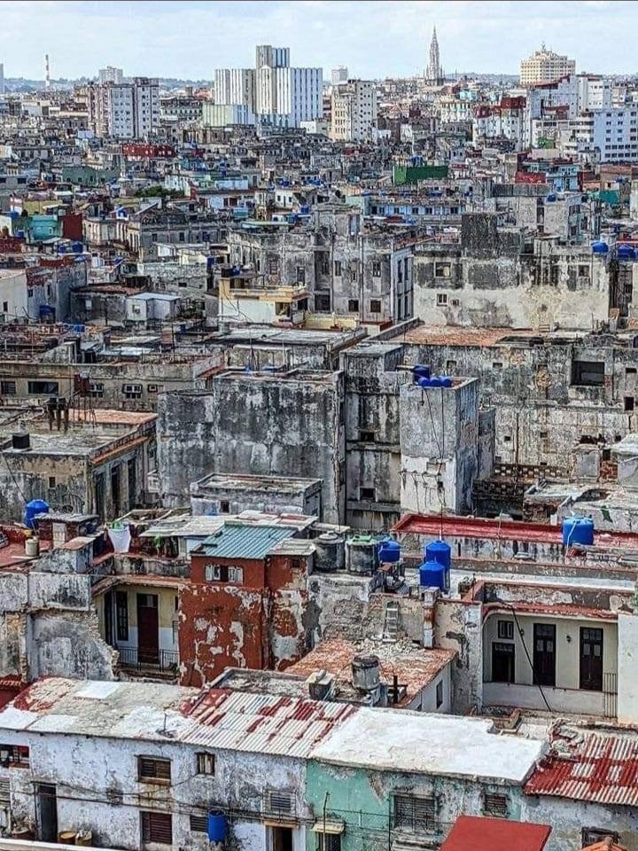 Marcin31457464's tweet photo. Nie, to nie Mariupol, to też nie Aleppo, ani żadne inne miasto naznaczone wojną. To Kuba, po pół wieku doświadczeń komunizmu 😥
Komunizm zawsze przynosi biedę, niewolę, zniszczenia, strach i śmierć... https://t.co/xhvQ03XKu7