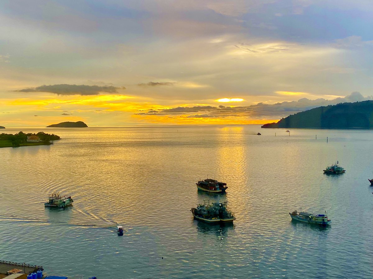 AusHCMalaysia's tweet photo. Farewelling Kota Kinabalu, Sabah, and some of its terrific cultural diversity .. and sunsets! 👋 Jumpa Lagi https://t.co/gTebdtgwR8