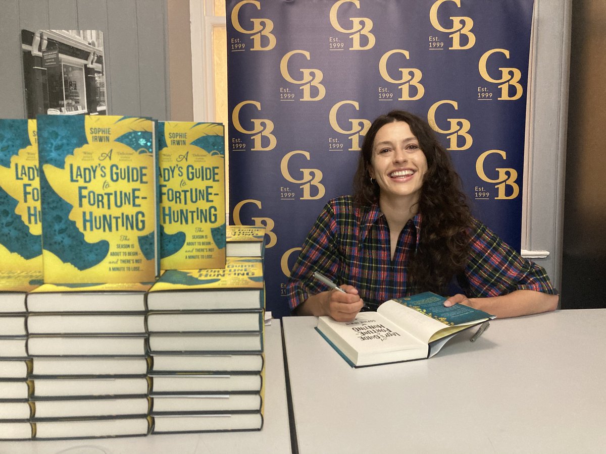 fictionpubteam's tweet image. Just ONE day to go until #LadysGuide hits the shelves- we&apos;re swooning with anticipation ✨

Head to @GoldsboroBooks to get a freshly signed copy!

@SophieHIrwin @HarperFiction