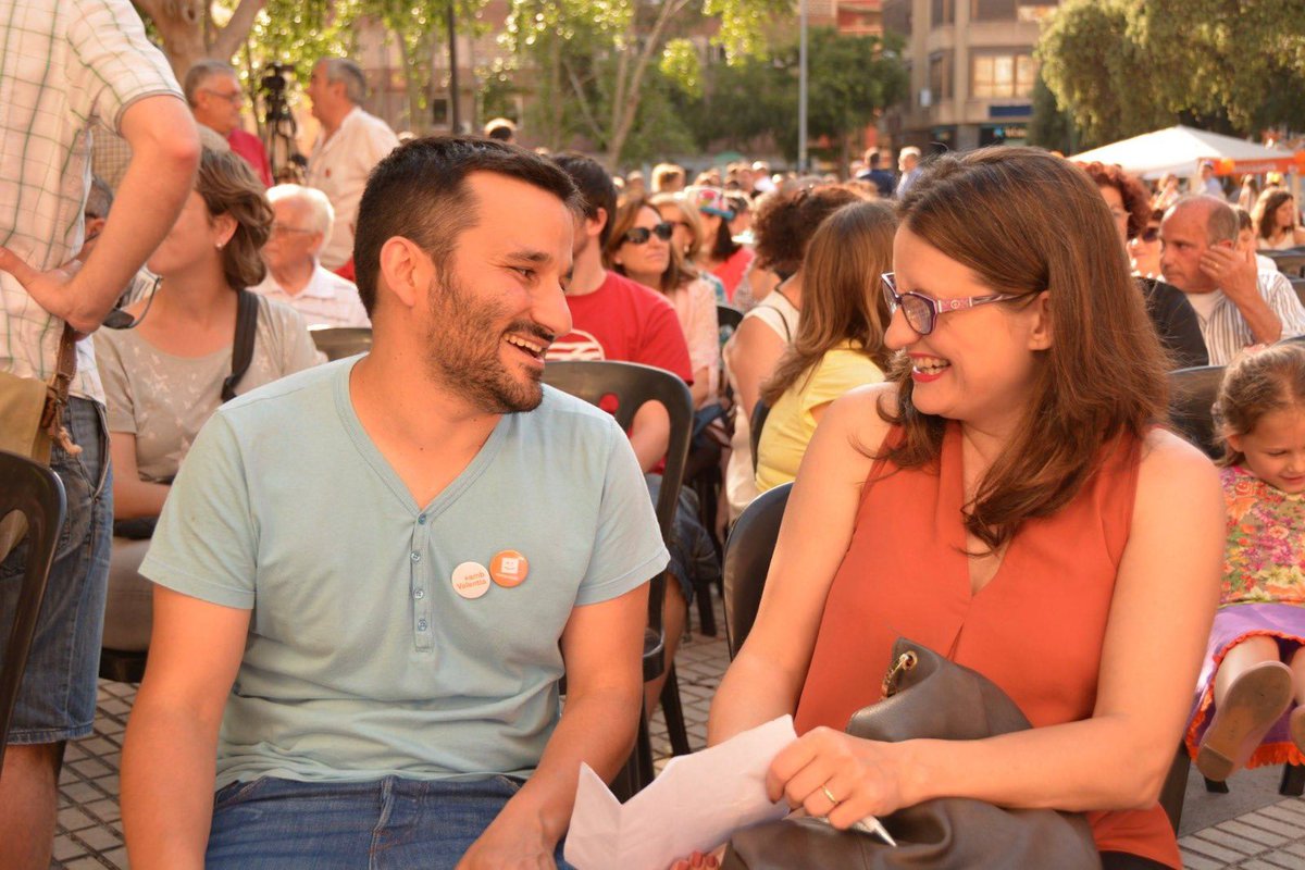 monicaoltra's tweet photo. Xicotets canvis irreversibles constitueixen una revolució que ha millorat i millorarà la vida de milers de xiquetes, xiquets i famílies.

Gràcies, conseller @VicentMarza, per haver donat tant i haver-nos donat tant https://t.co/AVuIC9P7K5